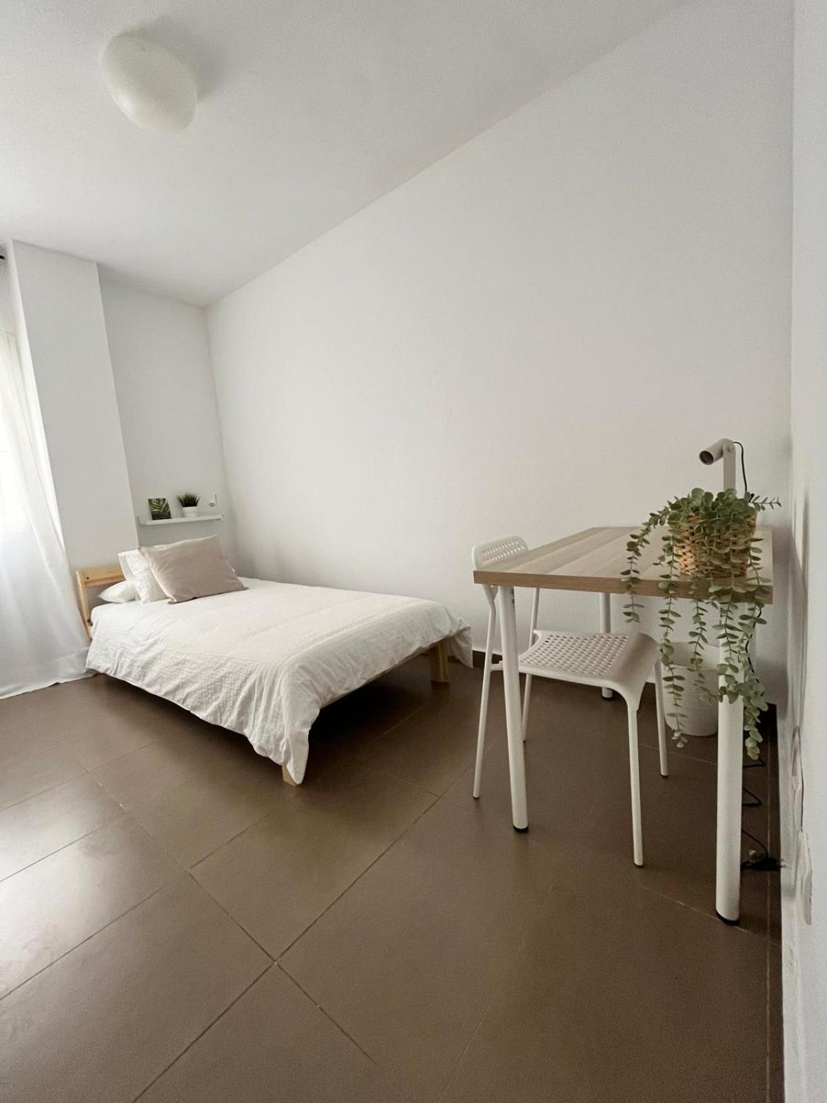 Malaga Prime Location - Stylish Apartment With Free Wifi, Free Parking, Steps From The Historic Center Ngoại thất bức ảnh