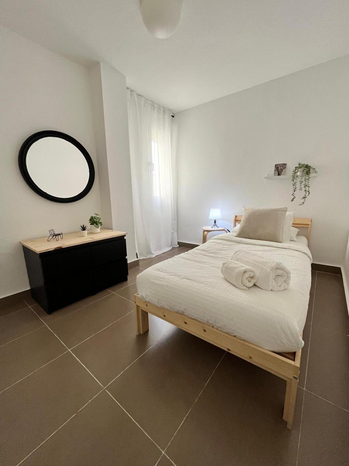 Malaga Prime Location - Stylish Apartment With Free Wifi, Free Parking, Steps From The Historic Center Ngoại thất bức ảnh